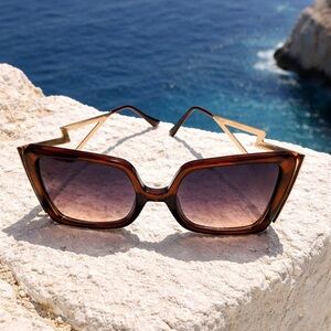 Stylish Women's Brown Gradient Square Sunglasses
